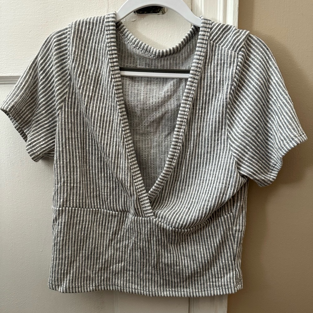 women’s short sleeve crop top